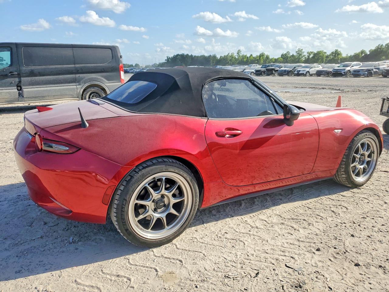 JM1NDAB7XM0460489 · 2021 MAZDA MX-5 MIATA · 3/13