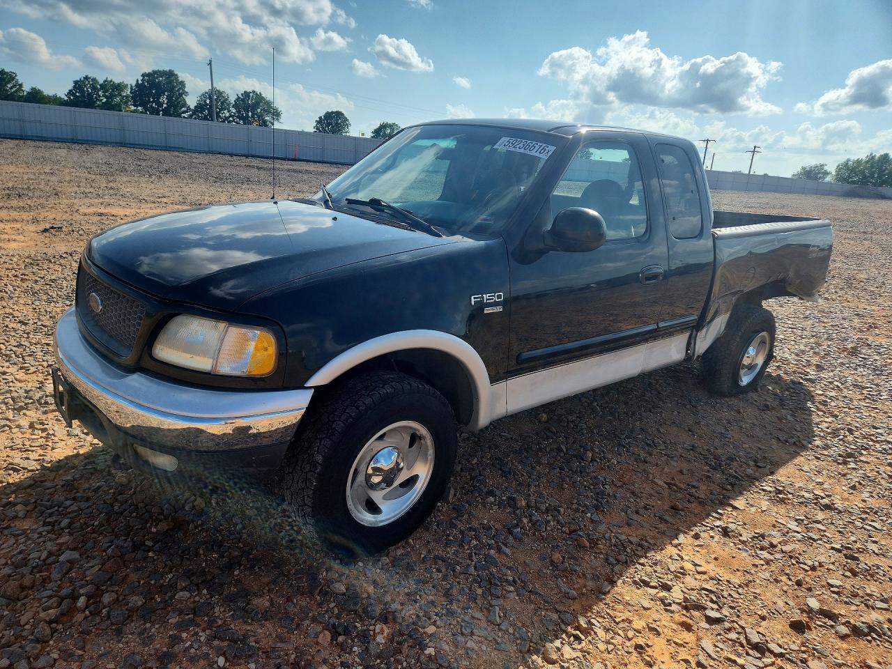 1FTRX18W9YNC07731 · 2000 FORD F150