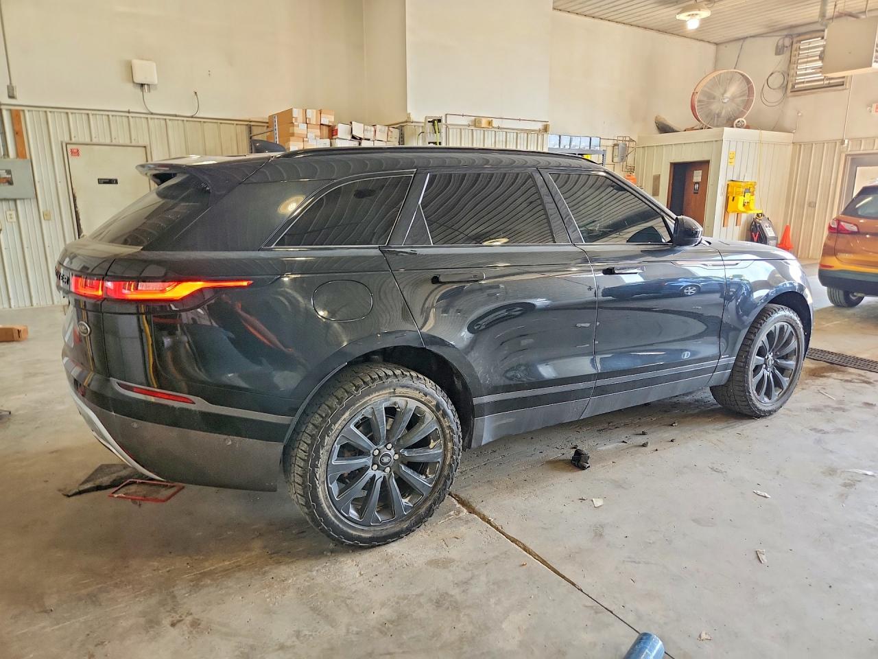 SALYL2RV8JA730117 · 2018 LAND ROVER RANGE ROVER VELAR · 3/13