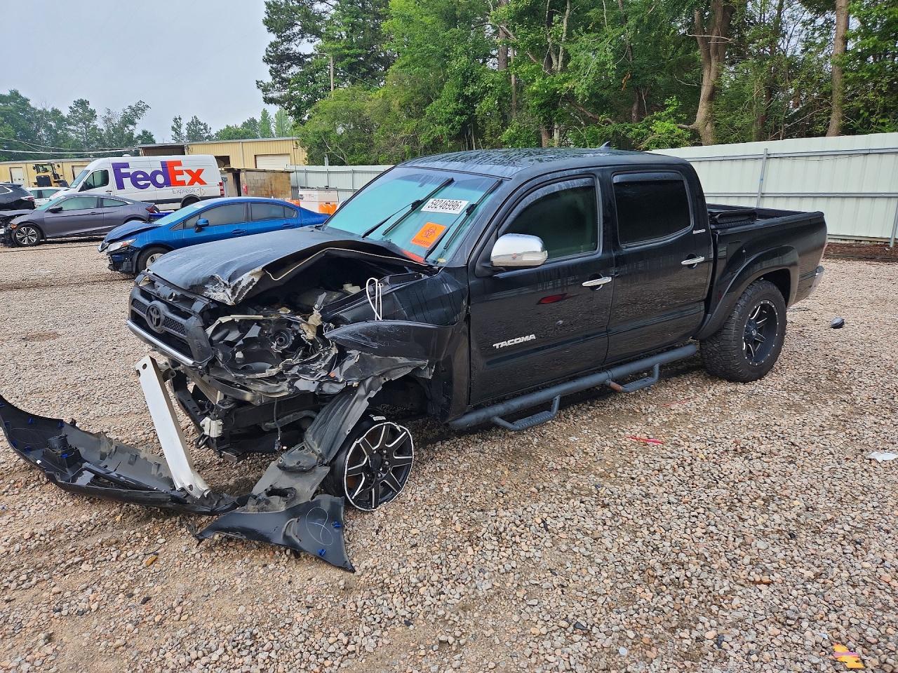 3TMLU4EN6FM186825 · 2015 TOYOTA TACOMA