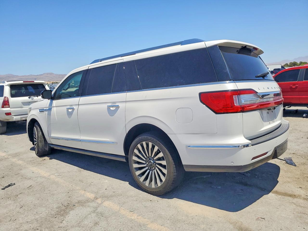 5LMJJ3LT0JEL03544 · 2018 LINCOLN NAVIGATOR · 2/13