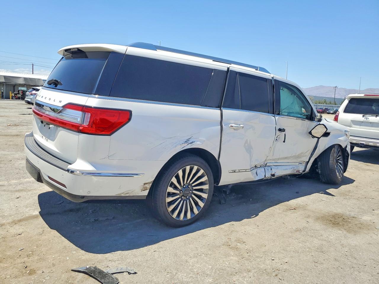 5LMJJ3LT0JEL03544 · 2018 LINCOLN NAVIGATOR · 3/13