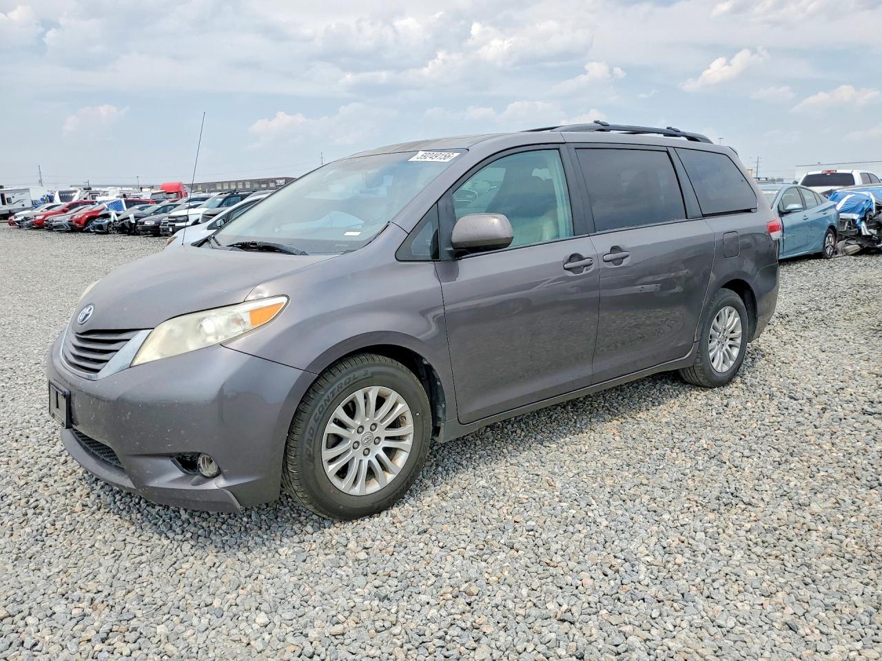 2013 TOYOTA SIENNA
