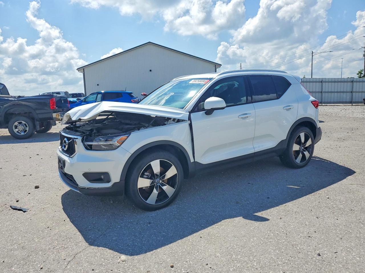 YV4162UK6M2476321 · 2021 VOLVO XC40