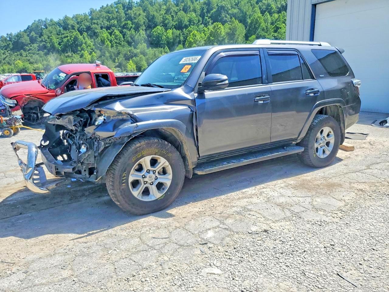 JTEBU5JR9G5405810 · 2016 TOYOTA 4RUNNER
