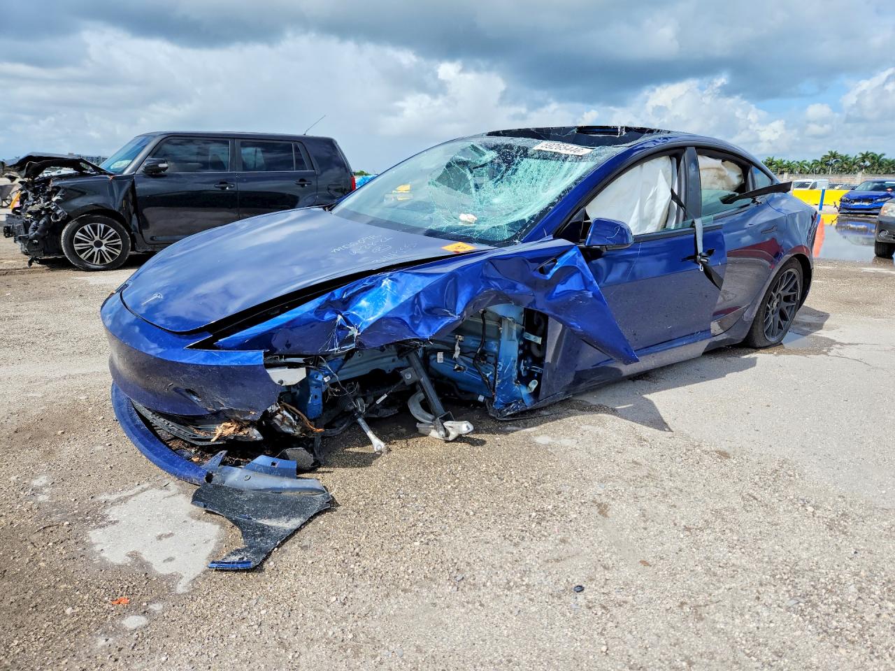 5YJ3E1EAXSF883437 · 2025 TESLA MODEL 3