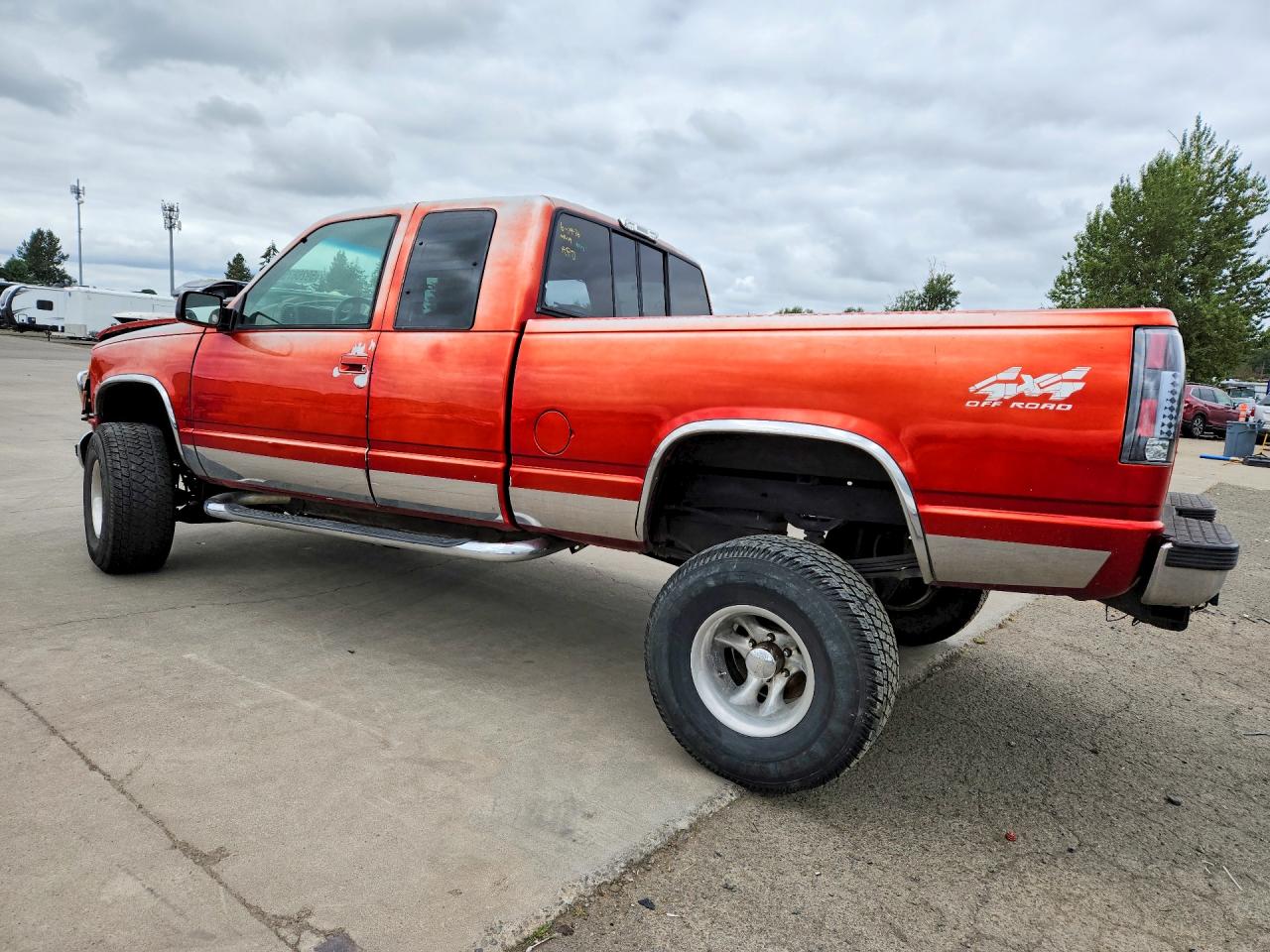 1GCEK19K3SE250350 · 1995 CHEVROLET GMT-400 · 2/12