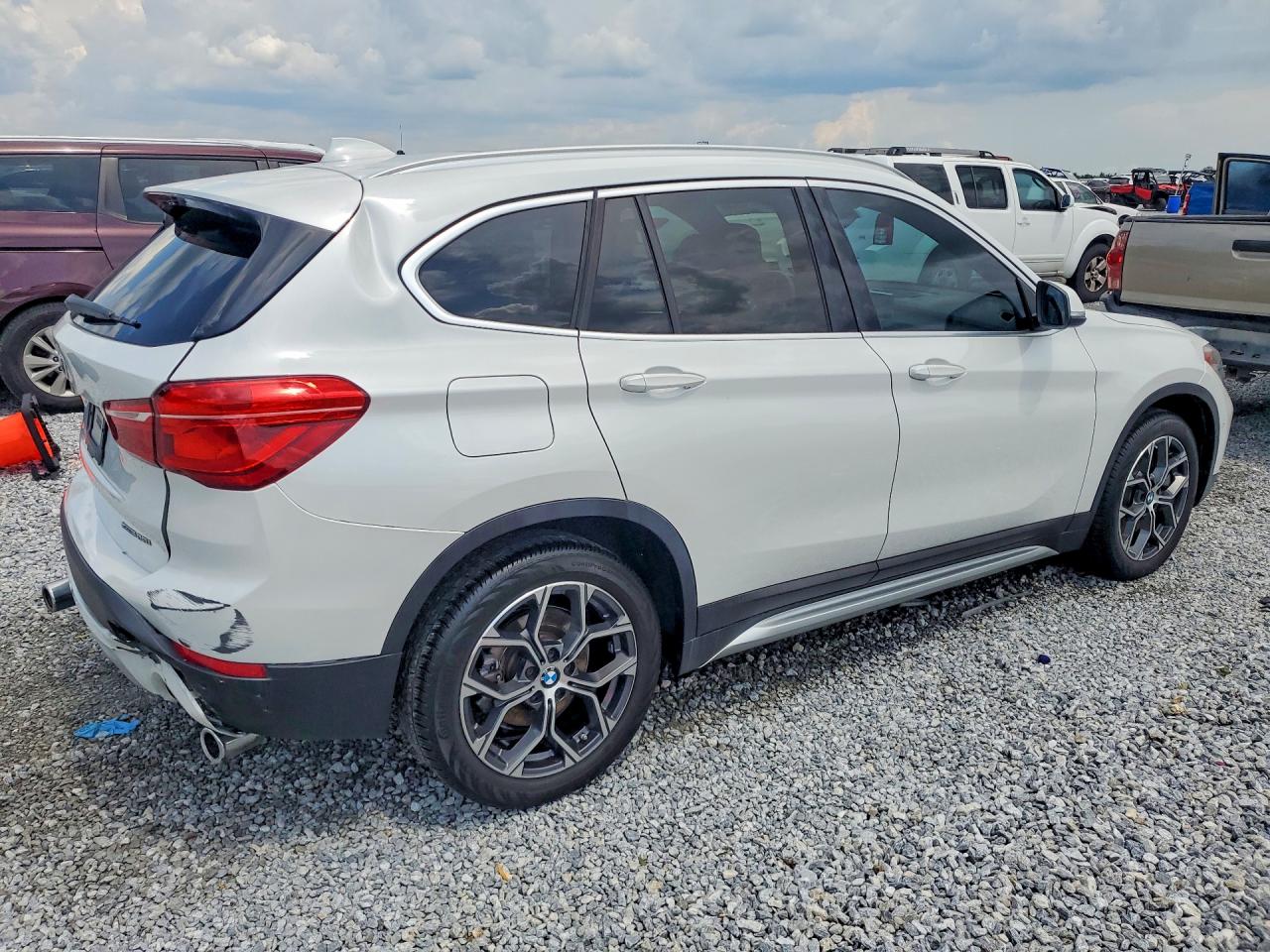 WBXJG7C02M5T59544 · 2021 BMW X1 · 3/13