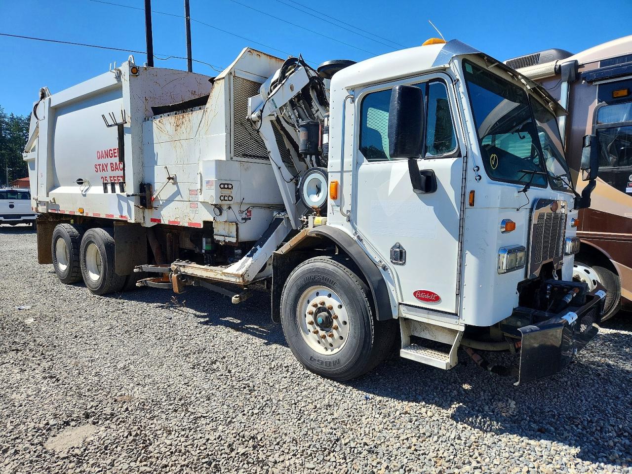 2013 PETERBILT 320