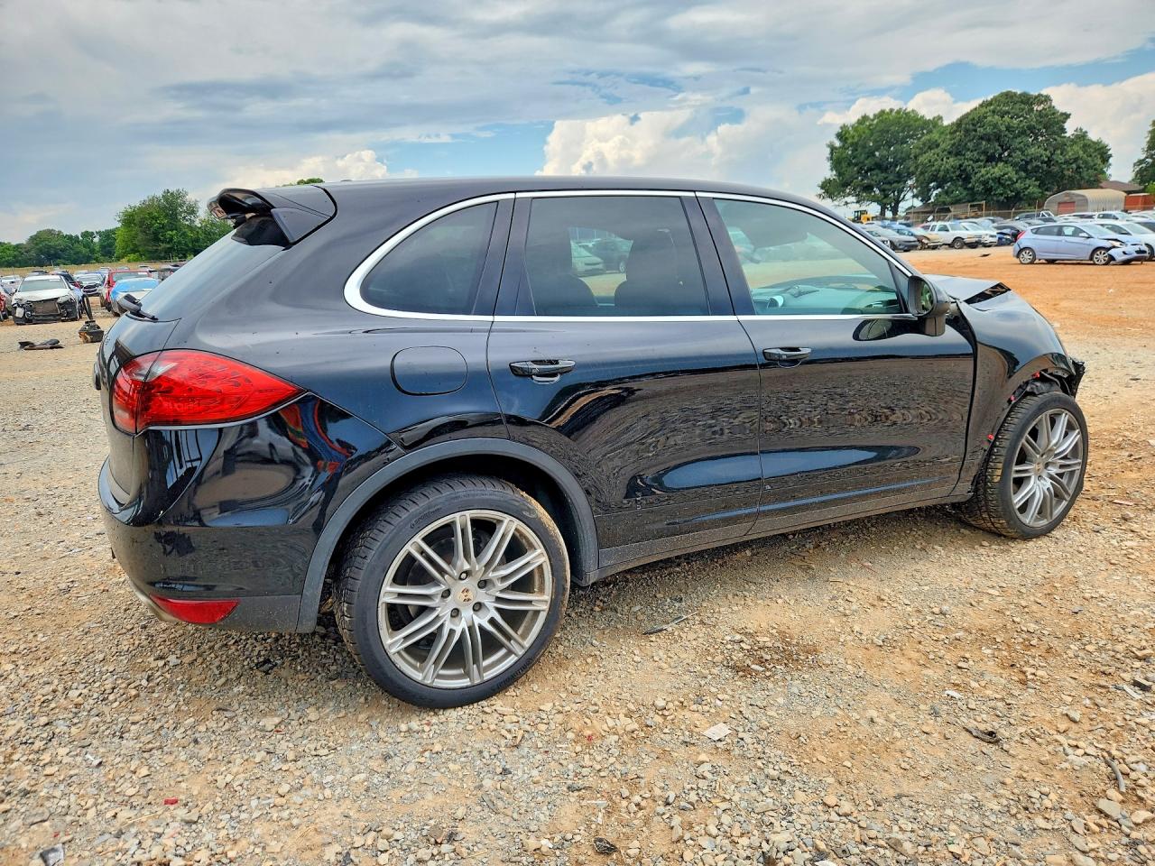 WP1AA2A2XCLA08590 · 2012 PORSCHE CAYENNE · 3/14