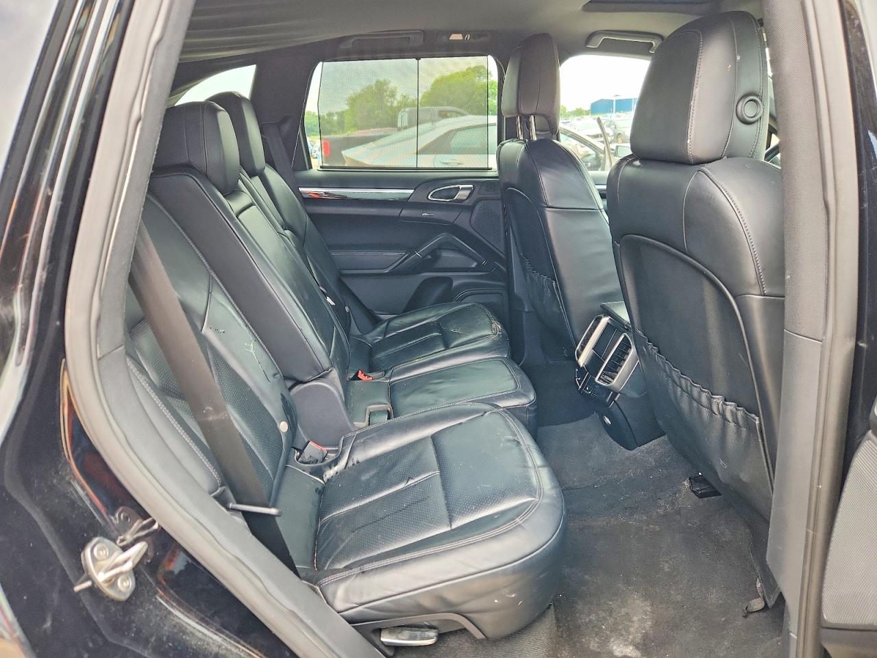 WP1AA2A2XCLA08590 · 2012 PORSCHE CAYENNE · 11/14