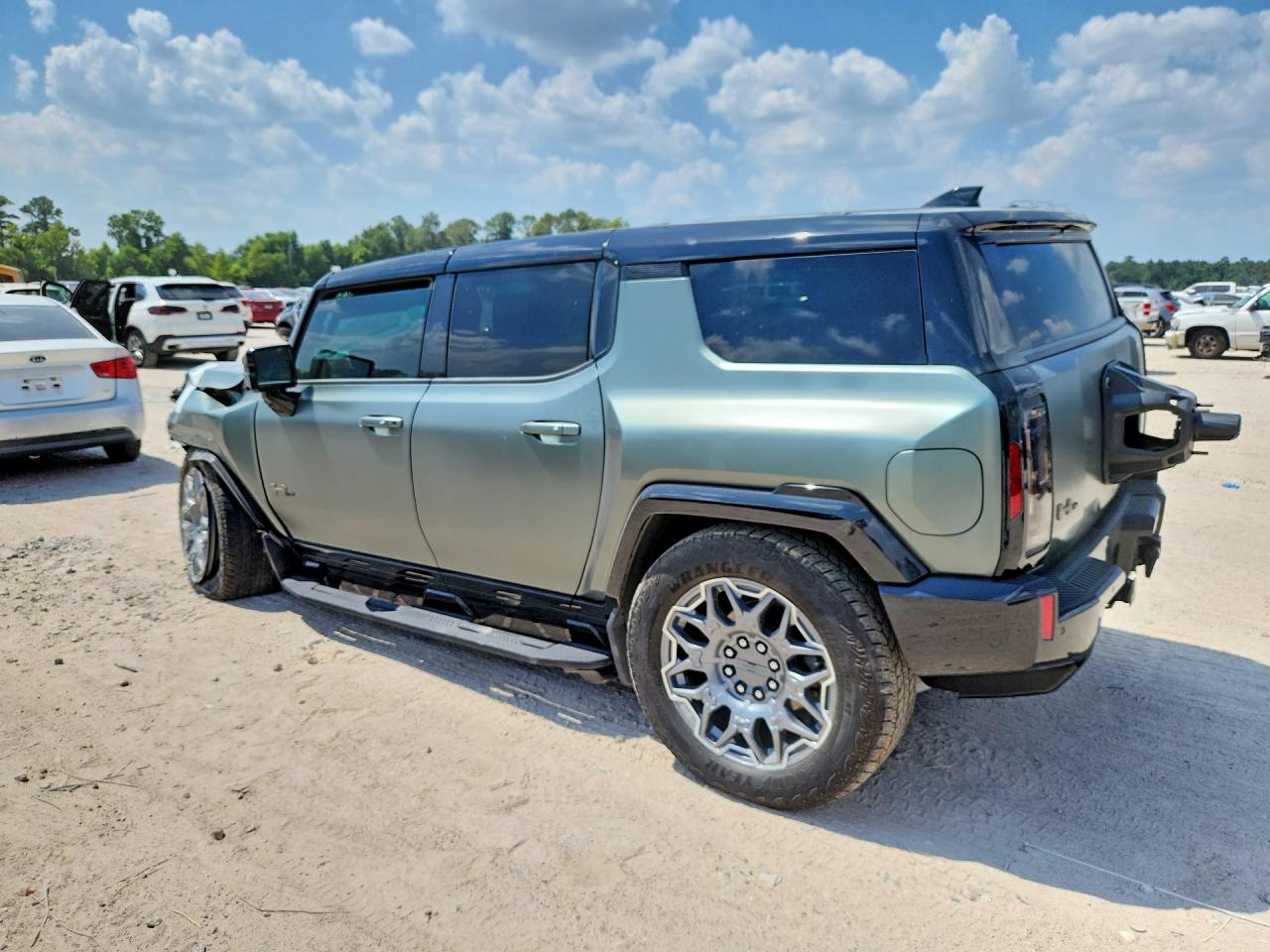 1GKB0RDC7RU100379 · 2024 GMC HUMMER SUV · 2/12