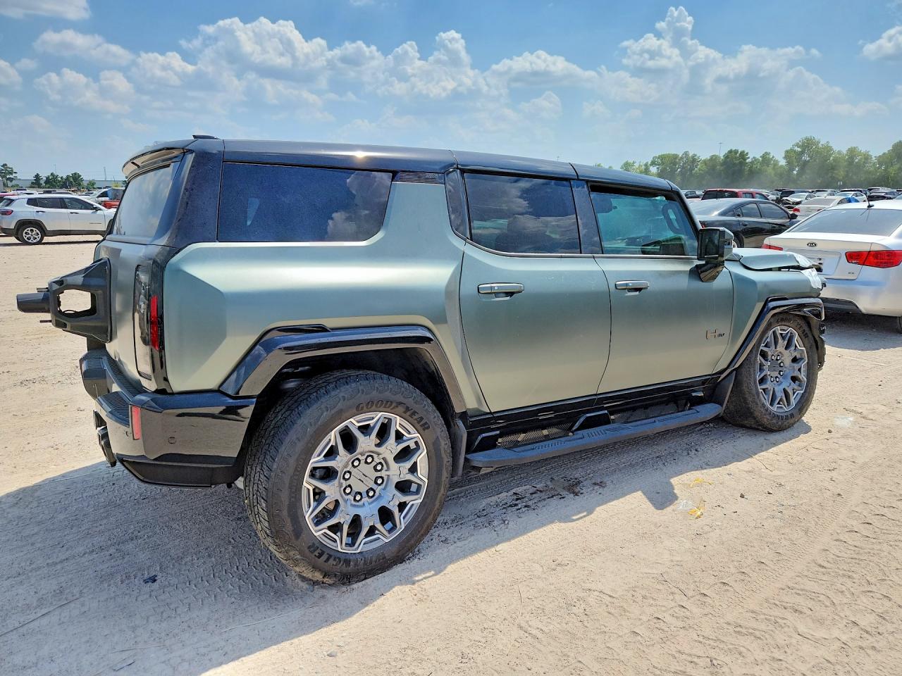 1GKB0RDC7RU100379 · 2024 GMC HUMMER SUV · 3/12