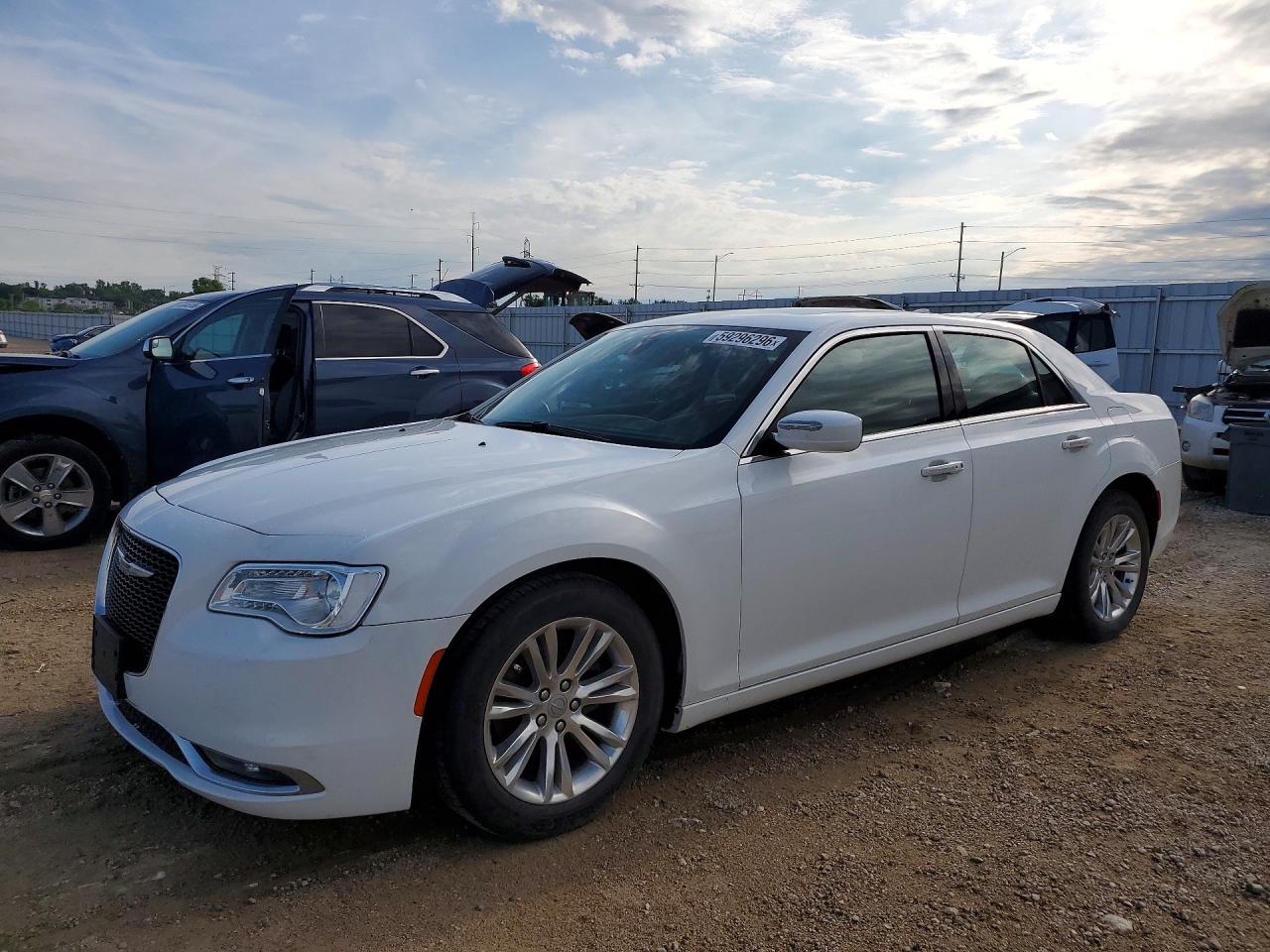2C3CCAAG8GH343686 · 2016 CHRYSLER 300