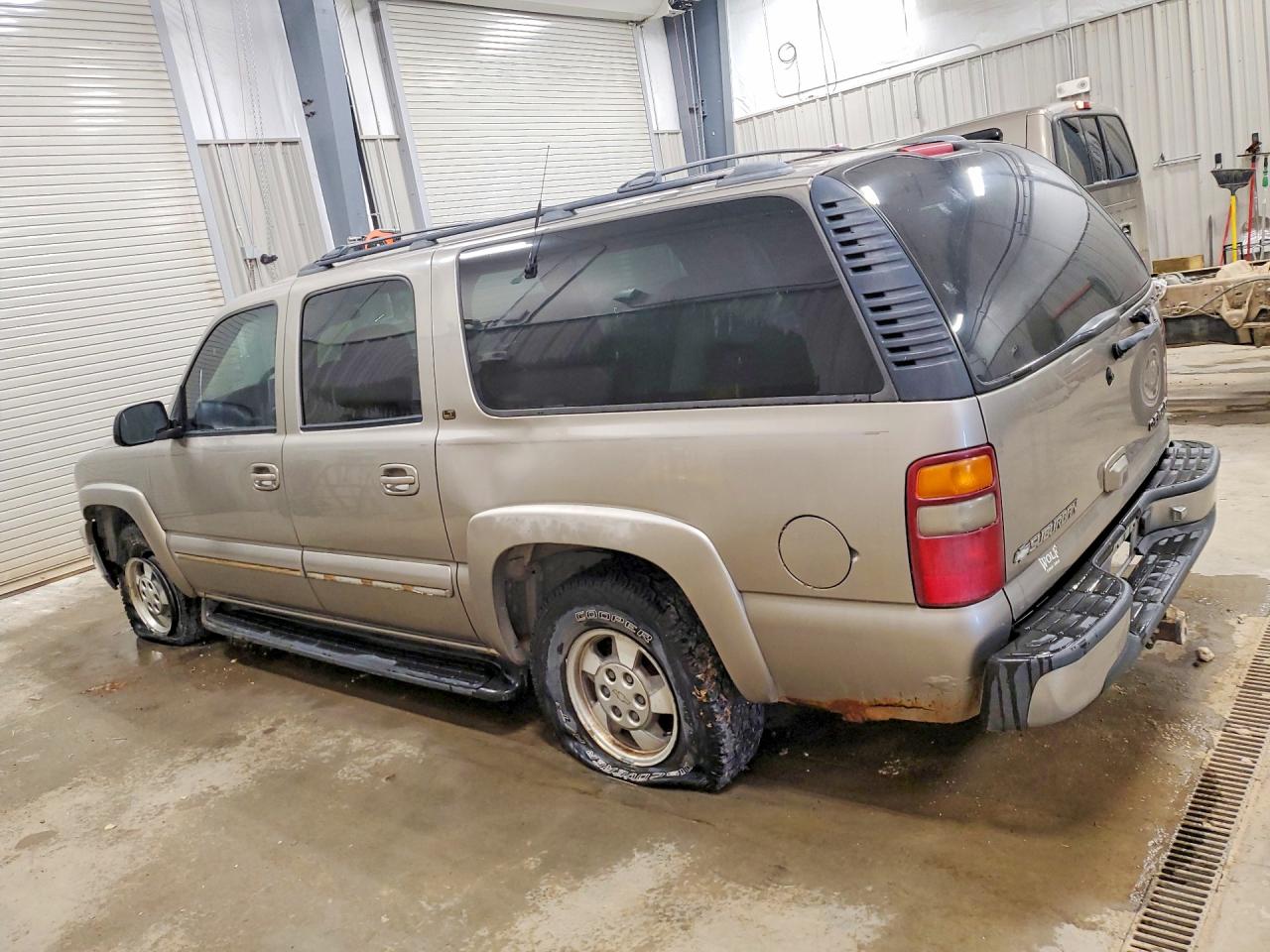 3GNFK16T71G176897 · 2001 CHEVROLET SUBURBAN · 2/14
