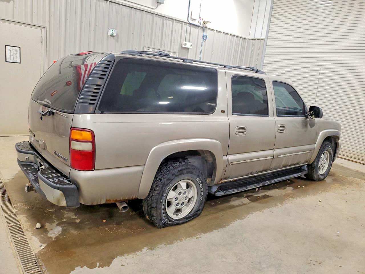 3GNFK16T71G176897 · 2001 CHEVROLET SUBURBAN · 3/14