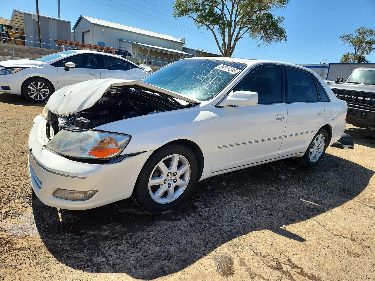 4T1BF28B8YU081273 · 2000 TOYOTA AVALON