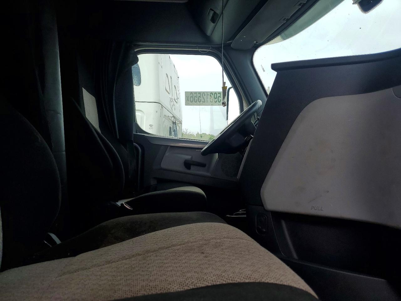3AKJHHDR6JSJR1263 · 2018 FREIGHTLINER CASCADIA 126 · 5/10