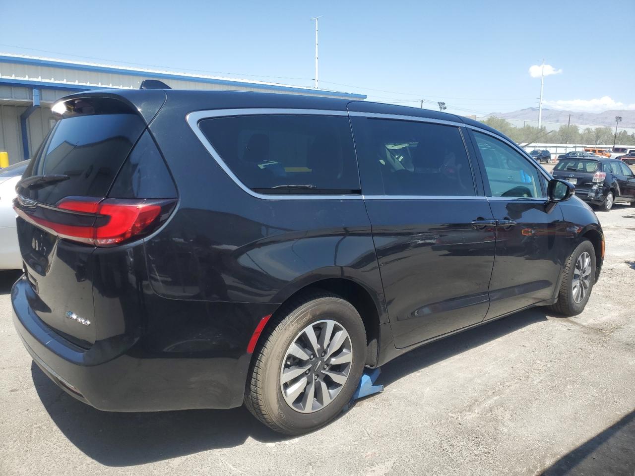 2C4RC1L73NR167110 · 2022 CHRYSLER PACIFICA · 3/13