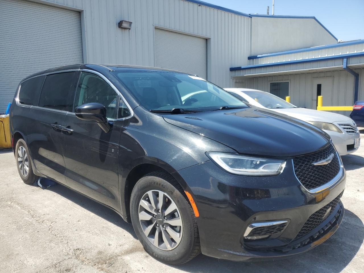 2C4RC1L73NR167110 · 2022 CHRYSLER PACIFICA · 4/13