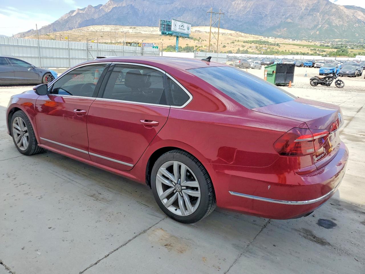 1VWGT7A33HC025800 · 2017 VOLKSWAGEN PASSAT · 2/12
