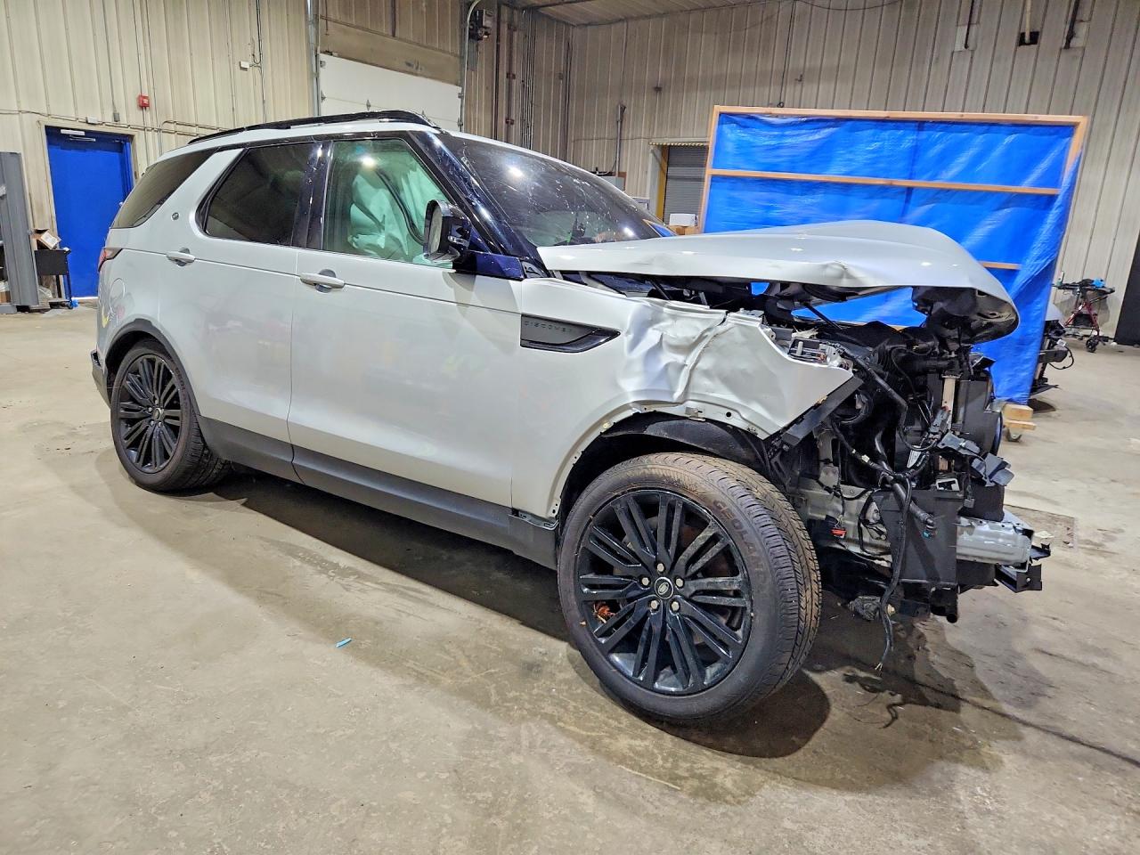 SALRR2RV5JA058410 · 2018 LAND ROVER DISCOVERY · 4/13