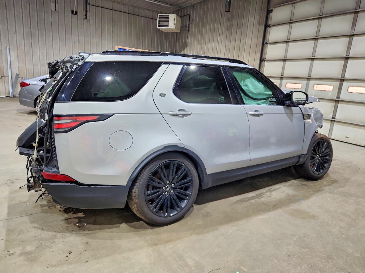 SALRR2RV5JA058410 · 2018 LAND ROVER DISCOVERY · 3/13