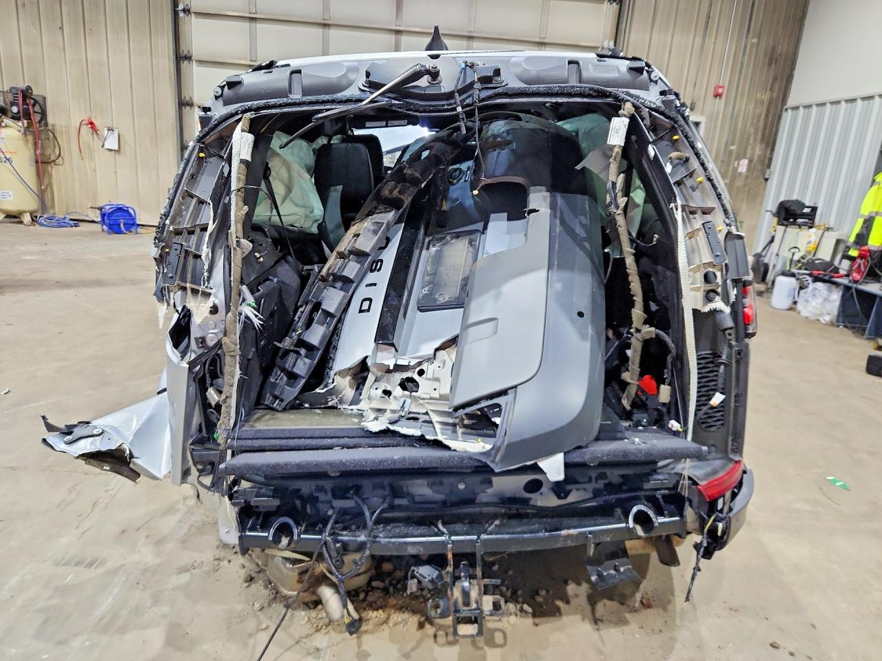 SALRR2RV5JA058410 · 2018 LAND ROVER DISCOVERY · 6/13
