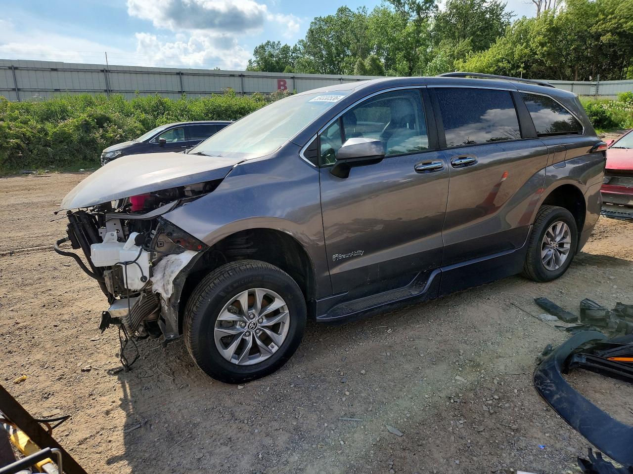 5TDJRKEC8NS123042 · 2022 TOYOTA SIENNA