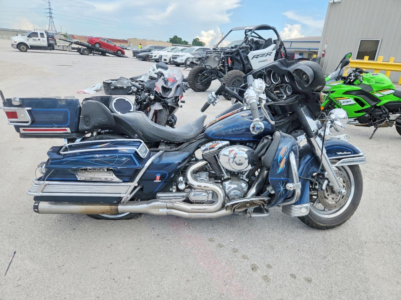 1HD1FCW102Y604199 · 2002 HARLEY-DAVIDSON FLHTCUI