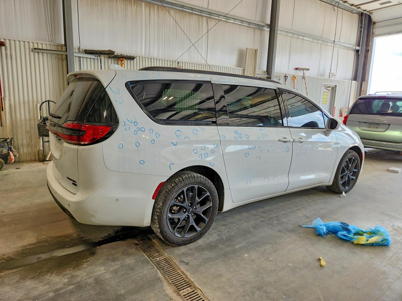 2C4RC3GG2NR102044 · 2022 CHRYSLER PACIFICA · 3/13