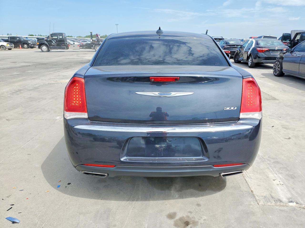 2C3CCAAGXKH517072 · 2019 CHRYSLER 300 · 6/12