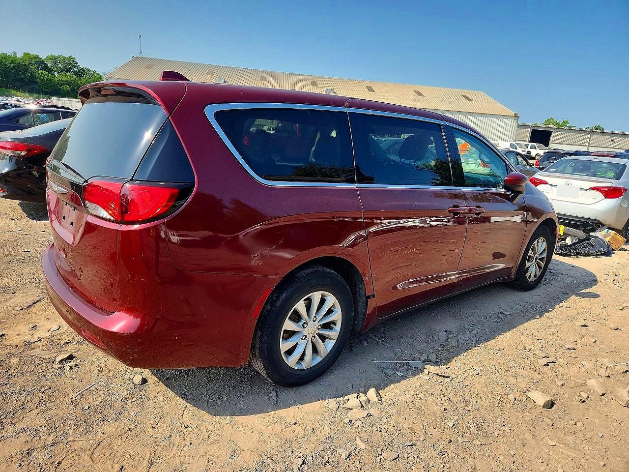 2C4RC1DG8HR521805 · 2017 CHRYSLER PACIFICA · 3/13