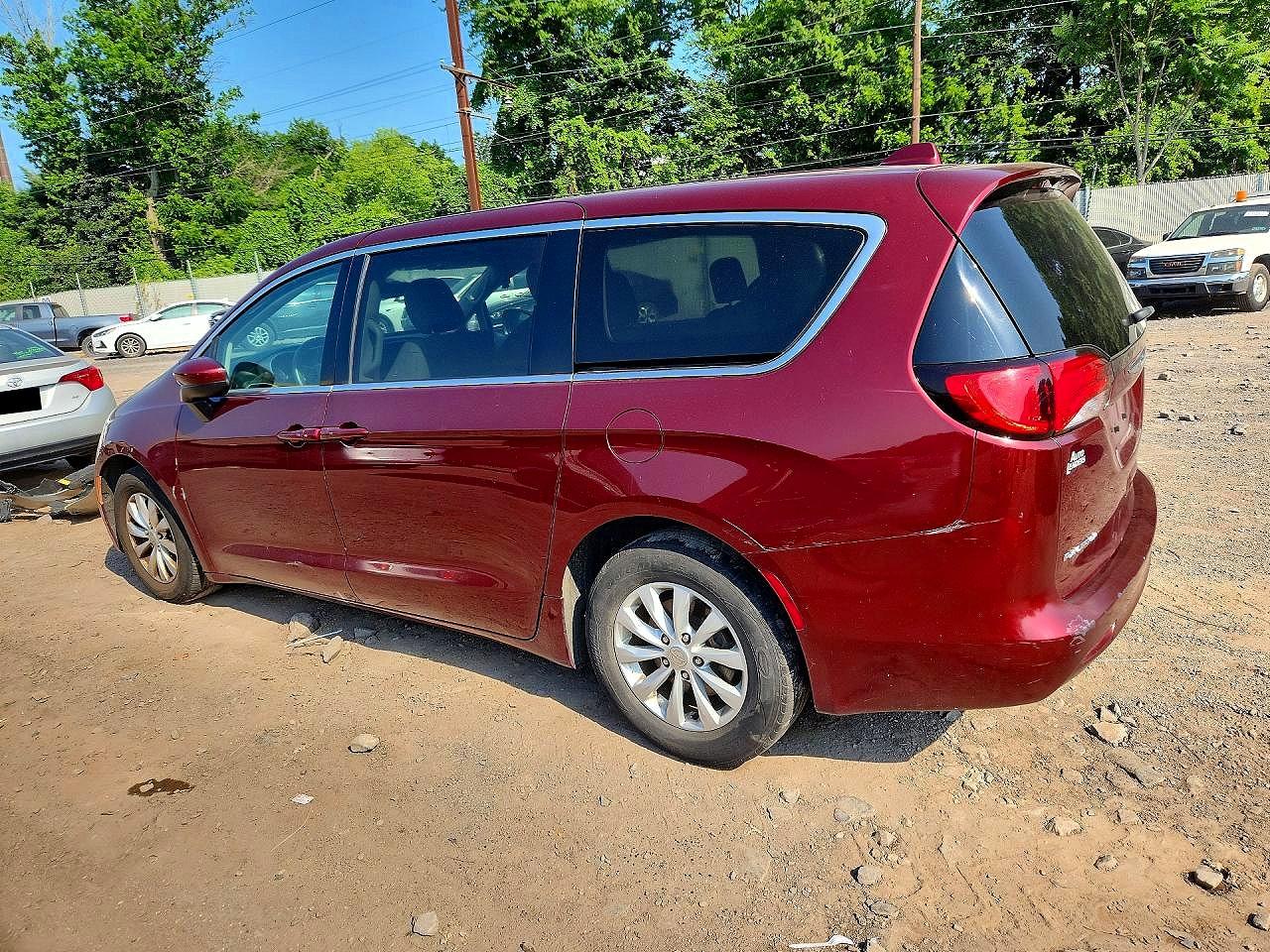 2C4RC1DG8HR521805 · 2017 CHRYSLER PACIFICA · 2/13