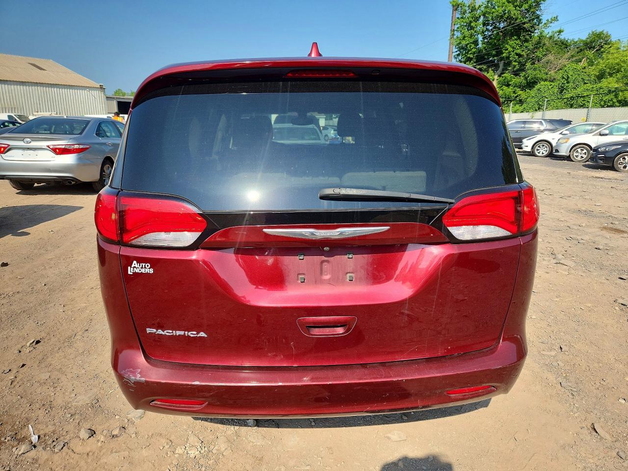 2C4RC1DG8HR521805 · 2017 CHRYSLER PACIFICA · 6/13