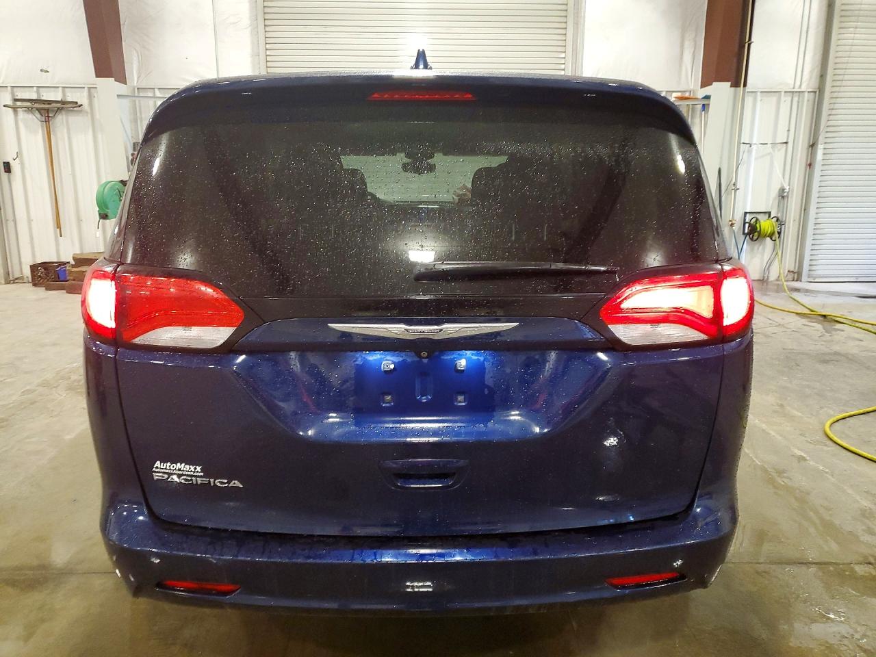 2C4RC1DG8HR588369 · 2017 CHRYSLER PACIFICA · 6/13