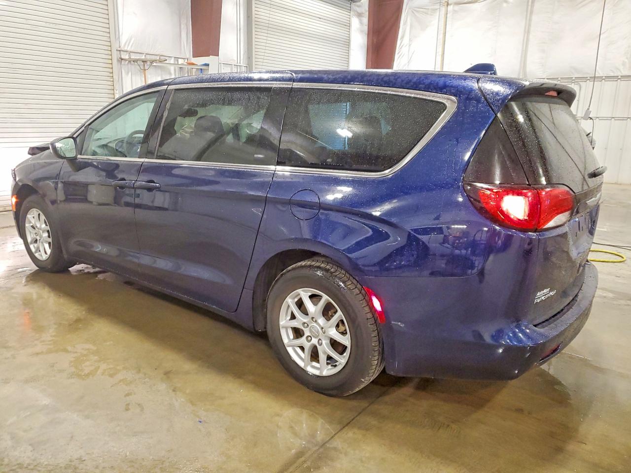 2C4RC1DG8HR588369 · 2017 CHRYSLER PACIFICA · 2/13