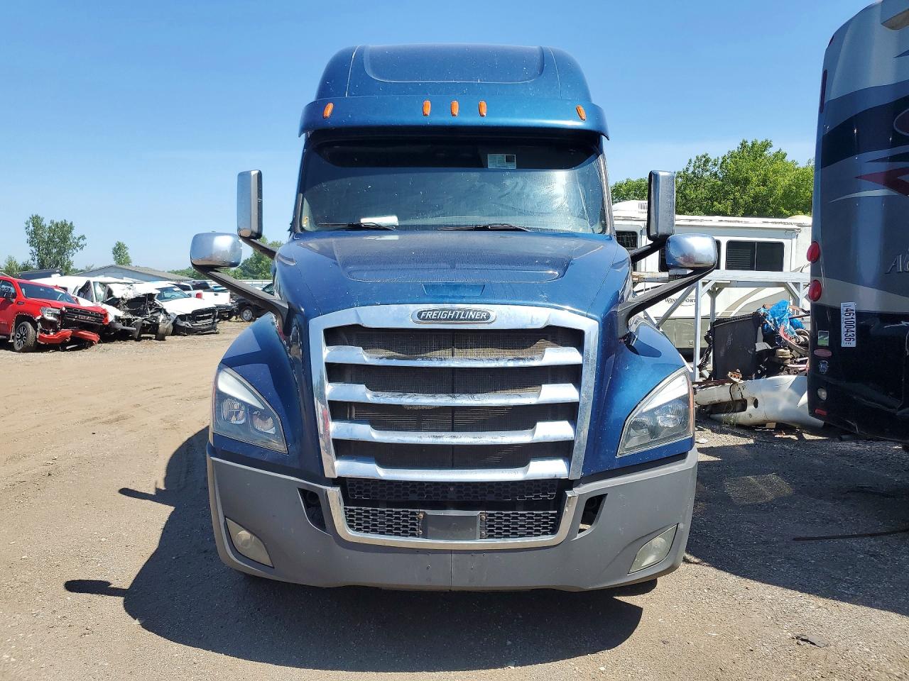 3AKJHHDRXJSJY3618 · 2018 FREIGHTLINER CASCADIA 126 · 5/14