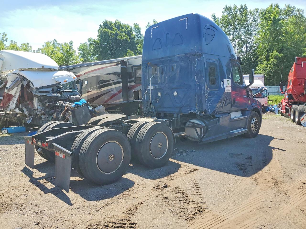 3AKJHHDRXJSJY3618 · 2018 FREIGHTLINER CASCADIA 126 · 3/14