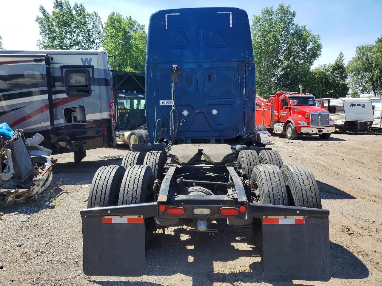 3AKJHHDRXJSJY3618 · 2018 FREIGHTLINER CASCADIA 126 · 6/14