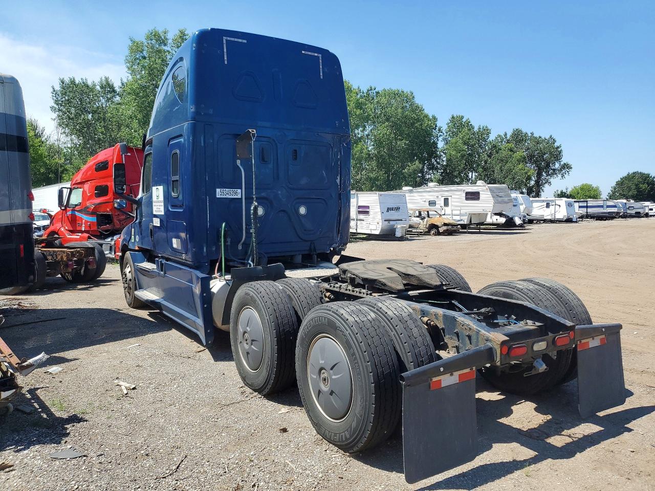 3AKJHHDRXJSJY3618 · 2018 FREIGHTLINER CASCADIA 126 · 2/14