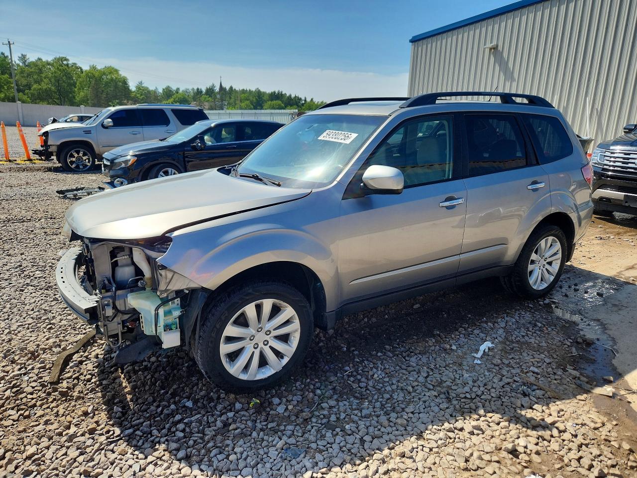 JF2SHADC1BH762934 · 2011 SUBARU FORESTER