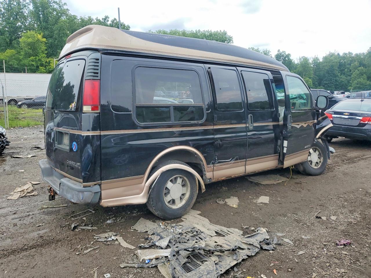 1GBFG15R7V1049253 · 1997 CHEVROLET EXPRESS G1500 · 3/13