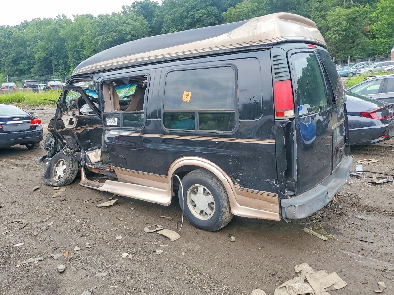 1GBFG15R7V1049253 · 1997 CHEVROLET EXPRESS G1500 · 2/13