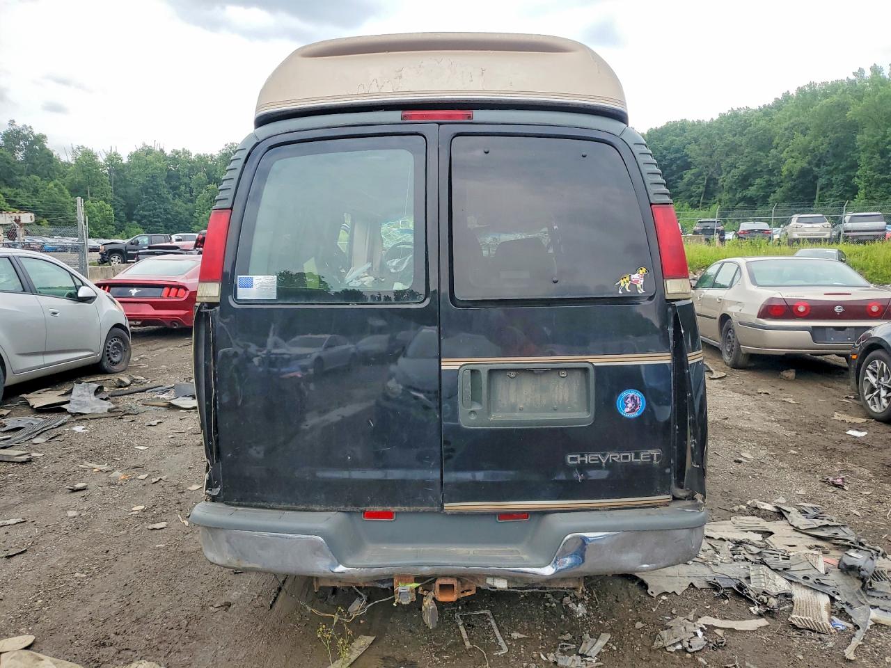 1GBFG15R7V1049253 · 1997 CHEVROLET EXPRESS G1500 · 6/13