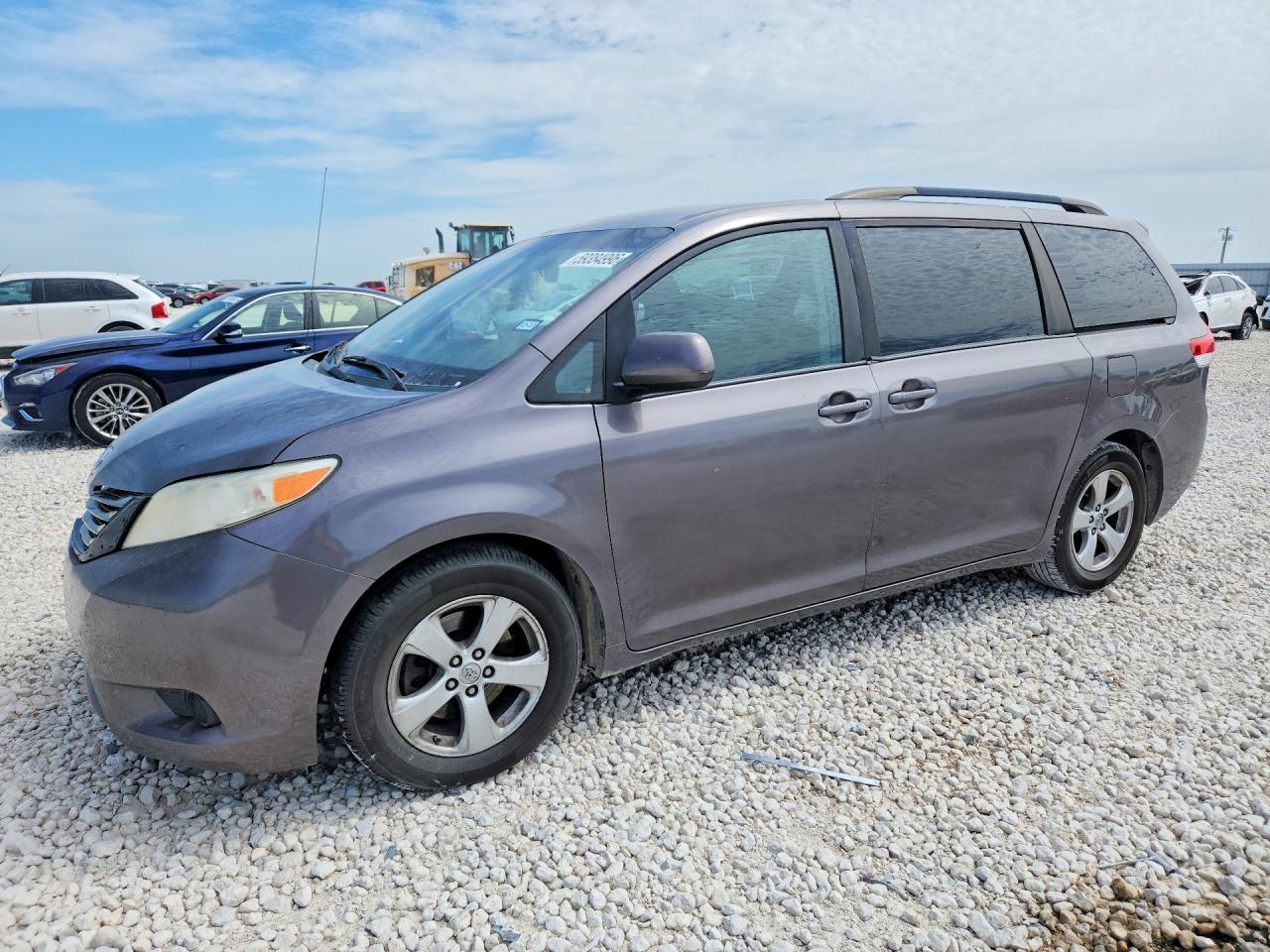 5TDKK3DC9ES486109 · 2014 TOYOTA SIENNA
