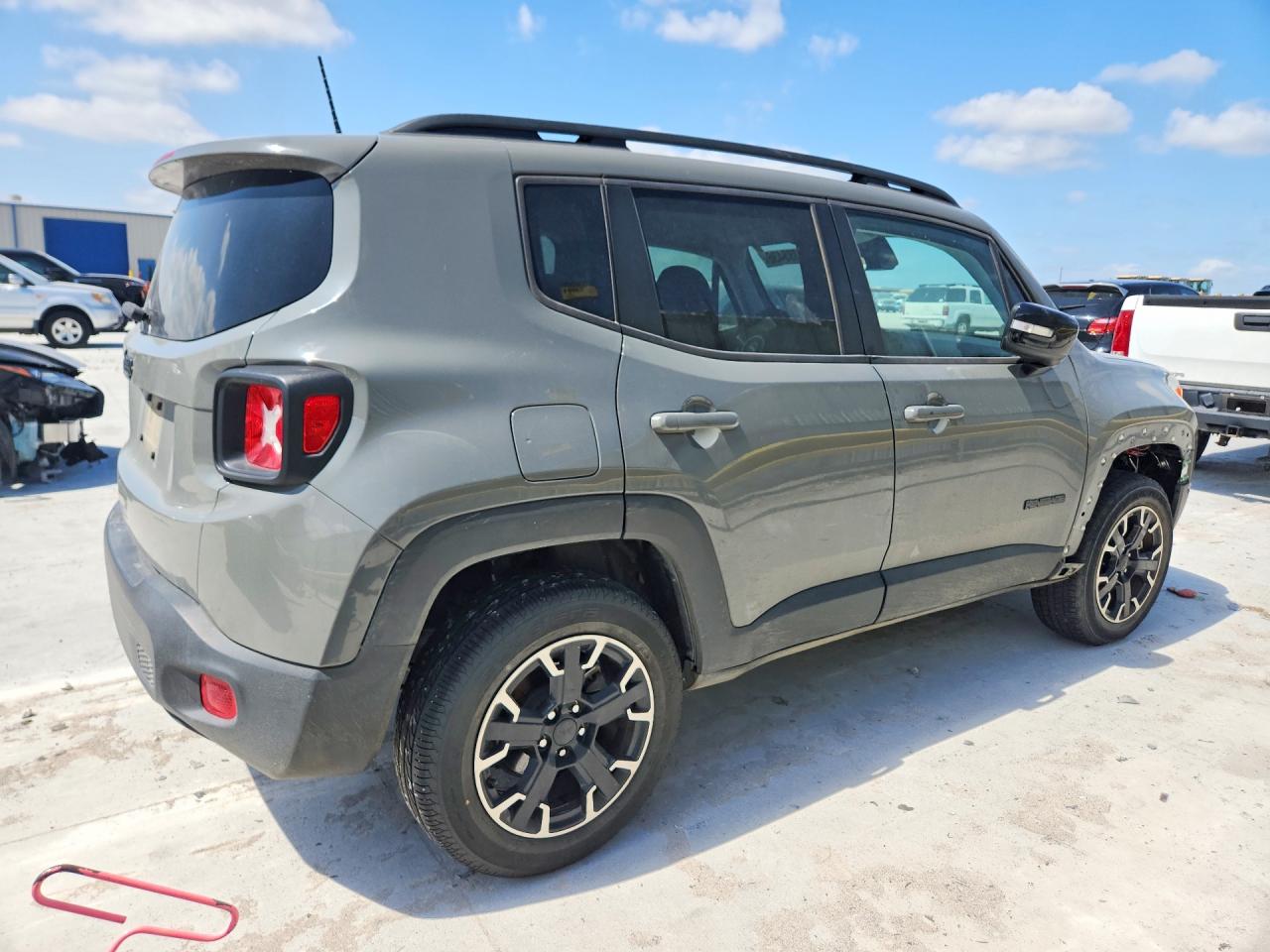 ZACNJDB18PPP44172 · 2023 JEEP RENEGADE · 3/13