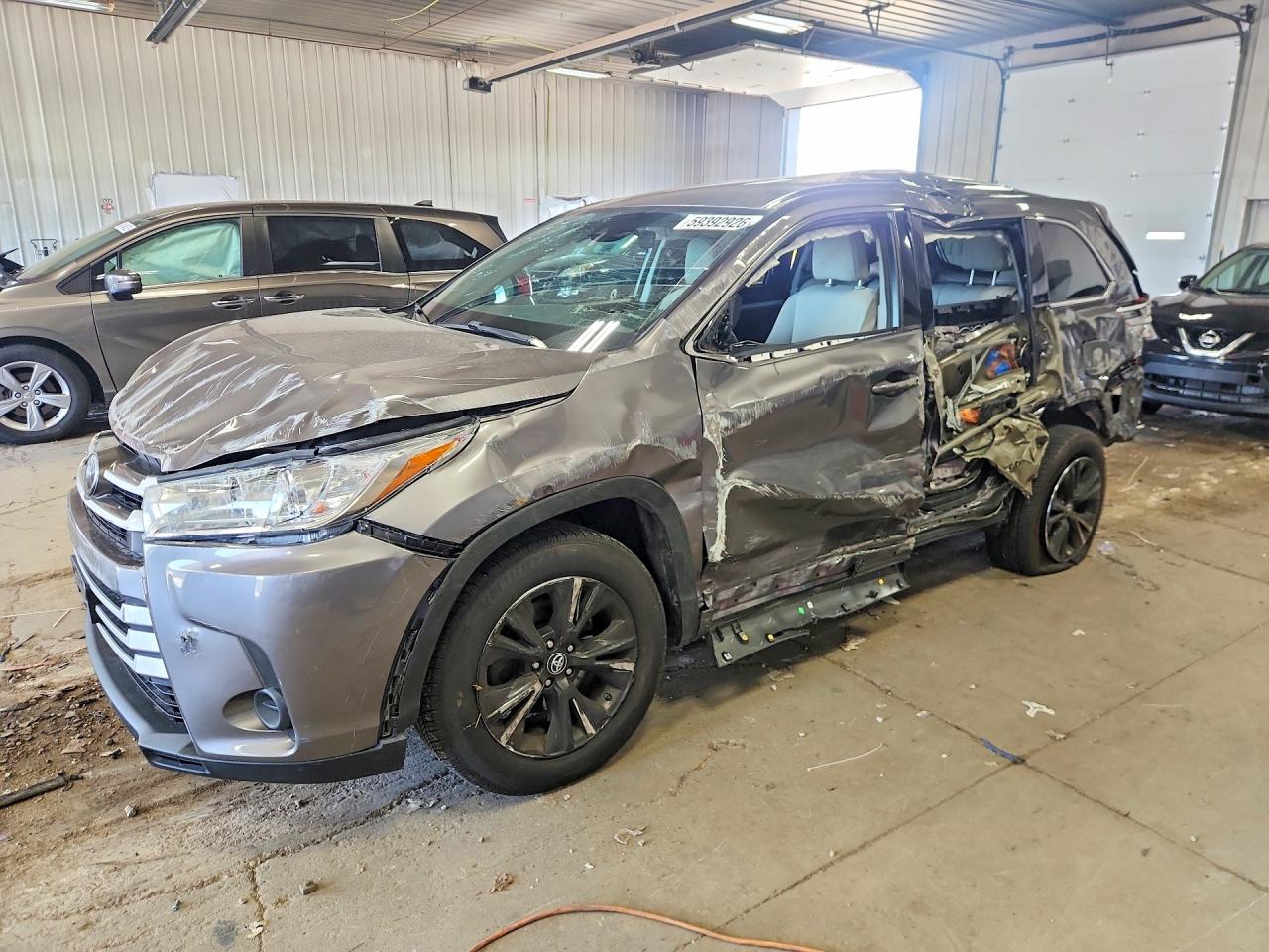 2017 TOYOTA HIGHLANDER