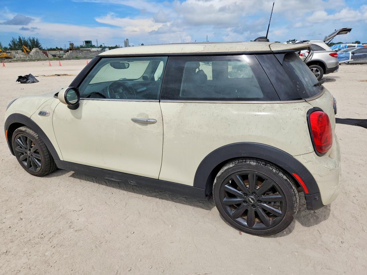 WMWXP7C57K2A50279 · 2019 MINI COOPER · 2/12