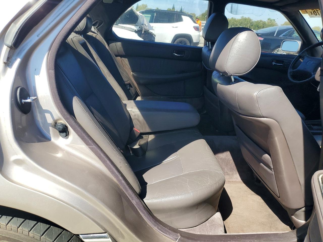 JT8UF11E6R0187529 · 1994 LEXUS LS · 10/12